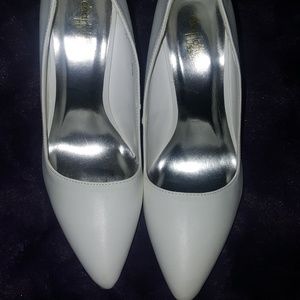 New white pointy heels